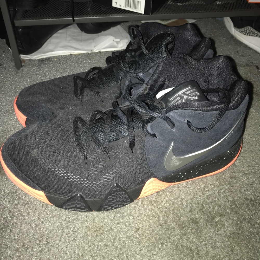 Kyrie 4 Black Metallic
